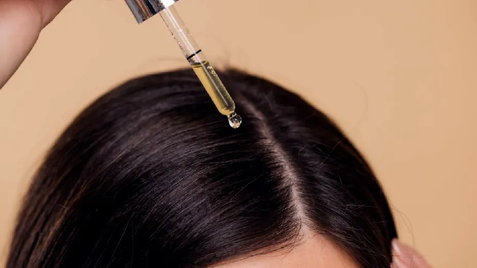 Hair oiling: ritualul de îngrijire care a devenit viral