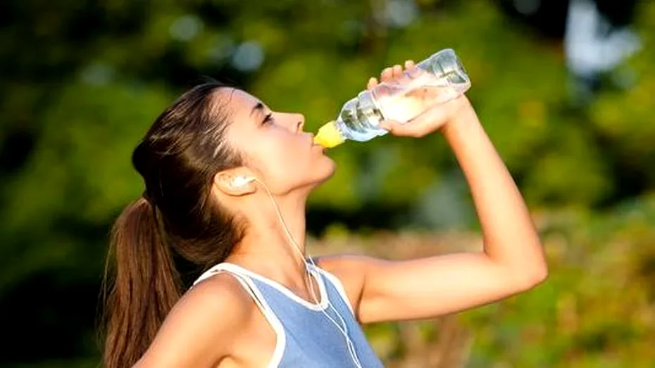 12 motive surprinzătoare pentru a bea mai multă apă anul acesta