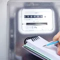 Românii ar putea primi alerte pe telefon când consumul de energie crește, iar furnizorii vor putea fi evaluați public
