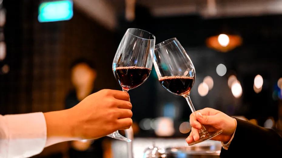 Dr. Adrian Marinescu: Românii care trebuie doar să ciocnească, fără să bea alcool. Boala infecțioasă mai de impact decât pandemia