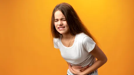 Ai simptome de răceală în timpul menstruației? Ar putea fi așa numita 