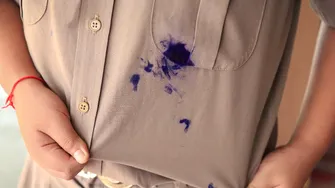 Cum să elimini petele de cerneală de pe haine. Amestecul care absoarbe instant pigmentul