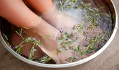 Remediile naturale care ar putea ajuta în cazul ciupercii unghiei. Ce spun specialiștii despre eficiența lor