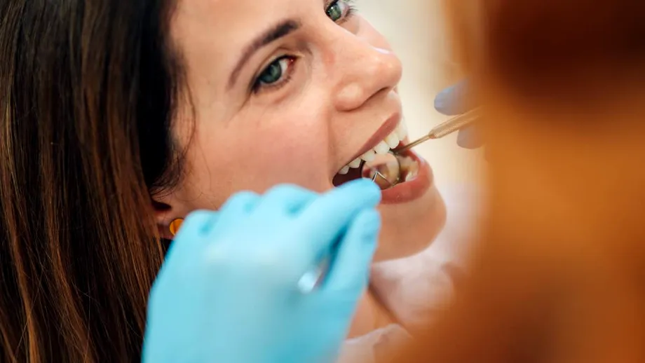 O dietă hipocalorică de șase zile ar putea reduce inflamația gingiilor, arată un nou studiu
