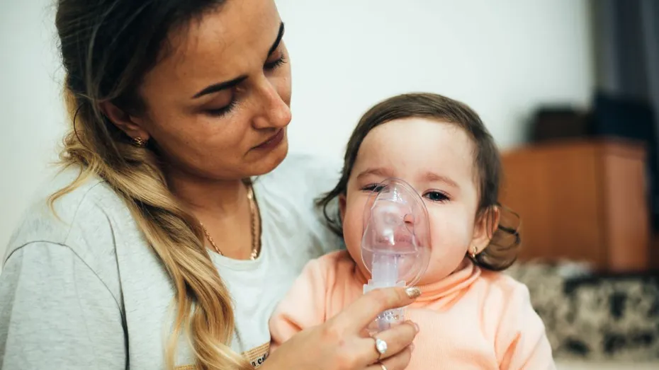 Bronșiolita acută la copii - sfaturi pentru părinți, de la medicul pediatru: „Nu administrați prednison, siropuri de tuse sau antibiotic”