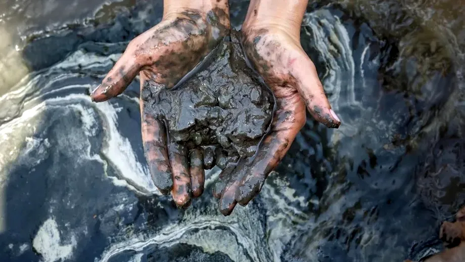 Nămolul „miraculos” de la Techirghiol, vândut ilegal la tarabe. Ce pericole ascunde