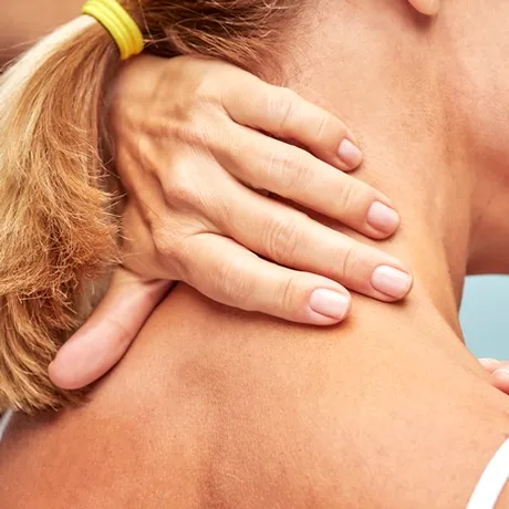 Remedii eficiente pentru durerile de spate și de ceafă. Ce putem face acasă pentru a le ameliora