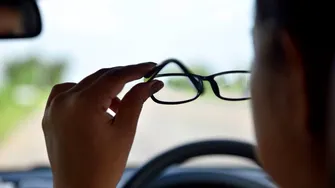 Studiu: lumina slabă din interior ar putea avea un rol major în apariția miopiei