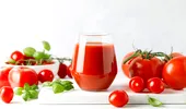 Sucul de roșii cu ulei de măsline: ce beneficii poate avea combinația și de ce contează modul în care sunt consumate ingredientele