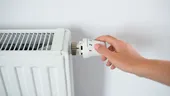 De ce curge apă din robinetul caloriferului? Așa remediezi problema, fără a apela la un instalator