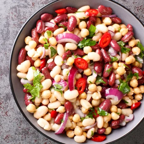 Beneficiile consumului zilnic de fasole și năut: reduc inflamația și scad colesterolul