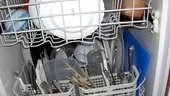 Obiecte care nu trebuie puse niciodată în mașina de vase! Riști să strici electrocasnicul, dar și pe ele