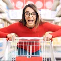 Cumperi impulsiv pentru că este la reducere? Cum ajungi să cheltuiești mai mult decât ți-ai propus