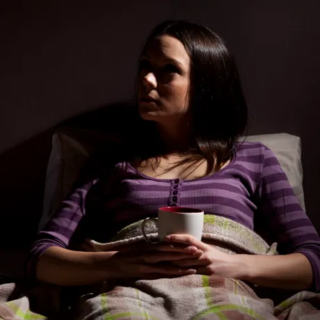 6 băuturi naturale care te ajută să dormi mai bine. Ce să bei înainte de culcare?