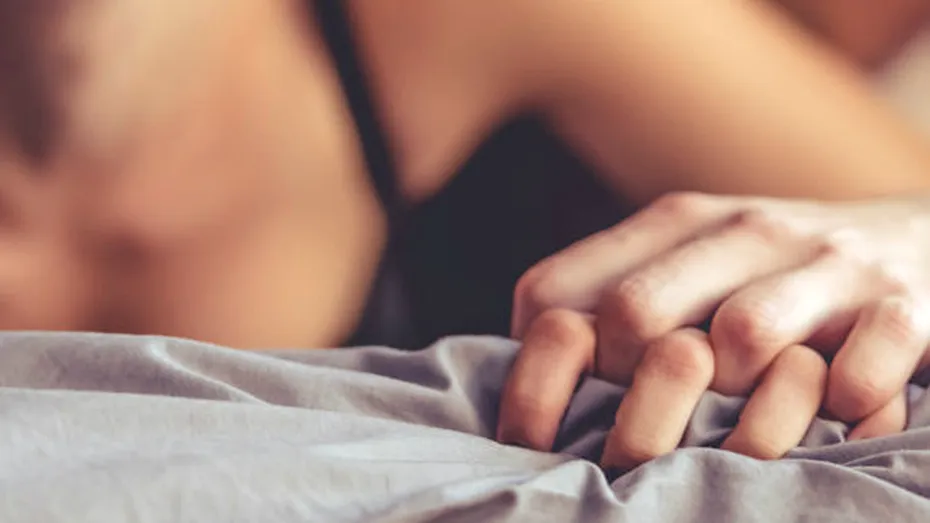 De ce femeile mimează orgasmul?