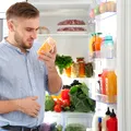 Alimente pe care NU ar trebui să le consumi niciodată după data de expirare. Riști intoxicație alimentară