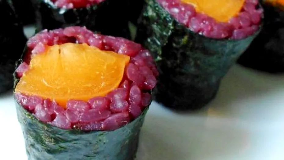 Un desert inedit şi sănătos - Sushi cu fructe