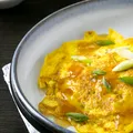 Cum fac chinezii omletă. Ingredientul secret care o face pufoasă și crocantă