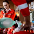 Ce își amintesc oamenii după ce sunt readuși la viață? Un medic ATI vorbește despre cele mai frecvente experiențe relatate de pacienți