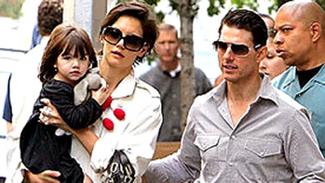 Tom Cruise pus sa aleaga intre sotie si mama
