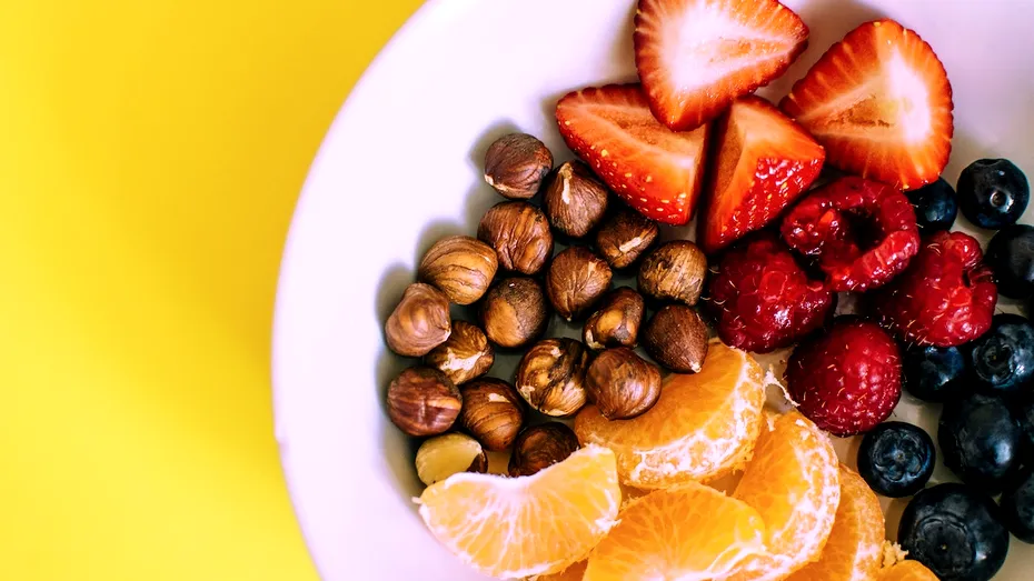 5 alimente care te scapă de stresul de la locul de muncă și îți păcălesc creierul