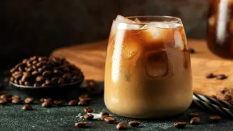 Iced latte fără cofeină, gata în câteva minute. Rețeta Mayo Clinic, cu doar 84 de calorii per porție