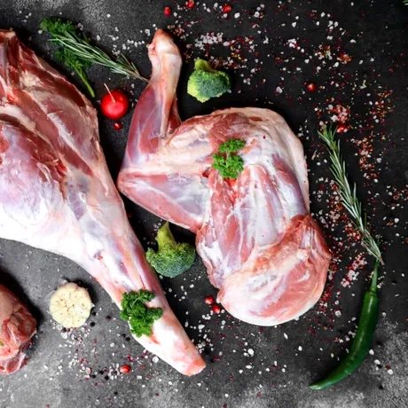 Nu-ți place gustul puternic de miel? Iată cum poți pregăti carnea pentru a reduce aroma intensă