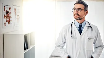 Cancerul apare tot mai des la persoanele de 30-40 de ani. Explicația medicilor