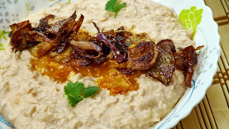 Fasole bătută - rețetă tradițională, ușor de preparat. Un deliciu gata în 20 de minute!