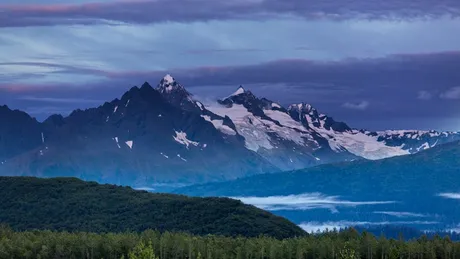 Românul care trăiește într-un oraș izolat din Alaska. Toți oamenii de acolo locuiesc în aceeași clădire
