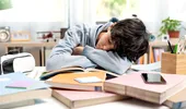 Adolescenții care dorm mai puțin de 7 ore pe noapte au un risc cu 50% mai mare de a dezvolta o boală autoimună gravă la maturitate