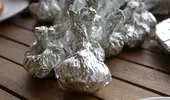 De ce pun tot mai mulți oameni o bilă de folie de aluminiu în dulap. Ce efect are, de fapt, trucul popular