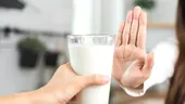 Semne că ai intoleranță la lactoză – cum recunoști că lactatele nu-ți fac bine