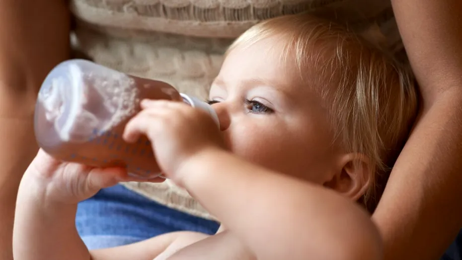 Semințele de fenicul în îngrijirea bebelușilor. Ce spun pediatrii despre ceaiul de colici?