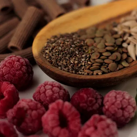 E nevoie doar de o lingură din acest aliment ca să reduci colesterolul și să slăbești. „Poate schimba microbiomul intestinal în doar 24 de ore”