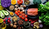 Ce trebuie să mănânci dacă ai psoriazis. Dieta care poate ajuta la reducerea inflamației și a puseelor