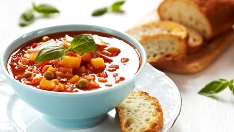 Supă minestrone: cea mai bună și mai ușoară rețetă, gata în mai puțin de 30 de minute
