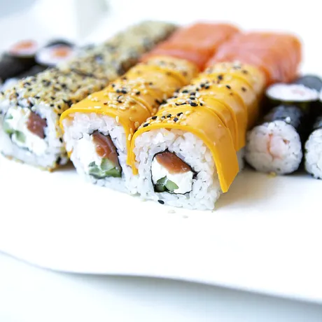 Sushi este dăunător pentru sănătate sau, de fapt, este sănătos? Între mit și realitate nutrițională