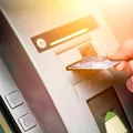 Nu mai cere chitanță la bancomat! Cum te poate expune o simplă hârtie la fraude