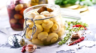 Ciuperci murate pentru iarnă. Rețeta simplă care se pregătește ușor