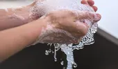 Cum să-ţi ţii mâinile curate, departe de coronavirus, fără să ţi se usuce pielea