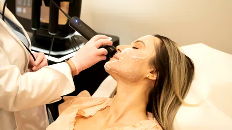 „Vara fără filtre” – tratamente non-invazive care îți pun pielea în cea mai bună lumină reală