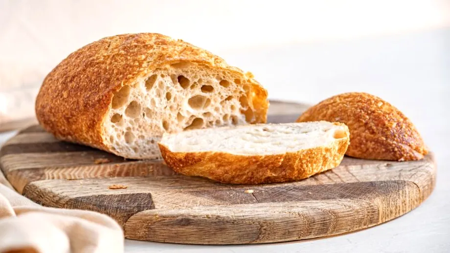 Trucul simplu care păstrează pâinea proaspătă mai mult timp. Ingredientul surprinzător pe care trebuie să-l folosești