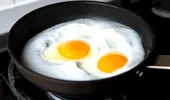 Cum să faci ouă ochiuri fără ulei. Micul dejun perfect pentru dietă