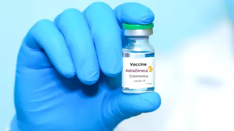 Vaccinul anti-COVID AstraZeneca poate fi administrat și persoanelor cu vârsta peste 55 de ani