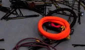Accesoriul aparent inofensiv care poate afecta părul dacă îl folosești zilnic în același loc. Poți face alopecie de tracțiune