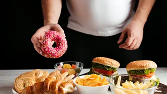 O dietă precară crește riscul de a dezvolta cancer. Legătura dintre alimentele procesate și această boală nemiloasă