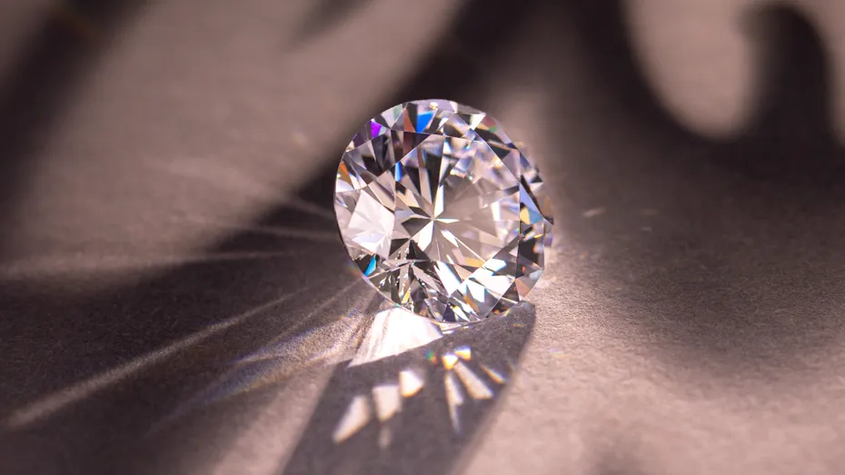 Diamantele create în laborator, noul fenomen al pieței: ce le diferențiază de cele naturale