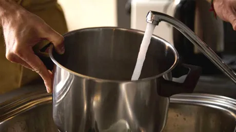 Ecuația ciorbei. Câți litri de apă trebuie să pui, de fapt, la 1 kg de carne