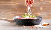 Cu ce să înlocuiești sarea când gătești. 10 alternative delicioase și sănătoase